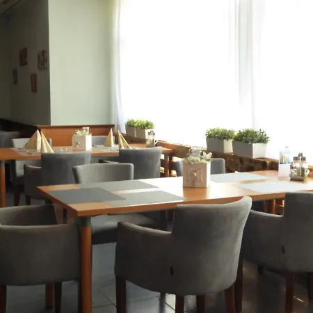 Atrium Gaestezimmer Und Restaurant - Hohenau an der March
