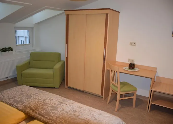 Gasthuis Atrium Gaestezimmer Und Restaurant -